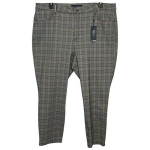 Tommy Hilfiger Pants,‎ Flex Fit, High-Rise, Black/Red Plaid, NWT in Size 22W